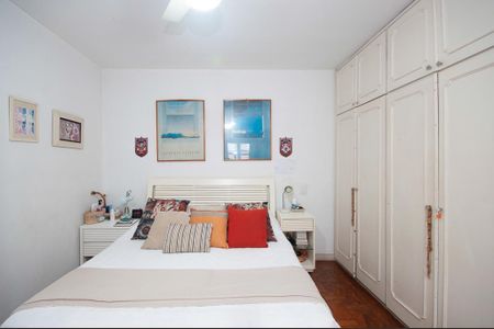 Casa à venda com 8 quartos, 270m² em Vila Ipojuca, São Paulo