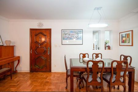 Casa à venda com 8 quartos, 270m² em Vila Ipojuca, São Paulo