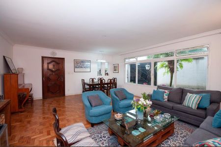 Casa à venda com 270m², 8 quartos e 2 vagas