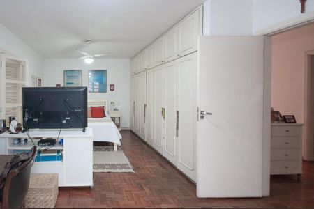 Casa à venda com 270m², 8 quartos e 2 vagas