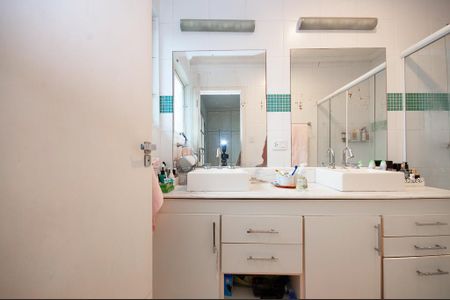 Casa à venda com 270m², 8 quartos e 2 vagas