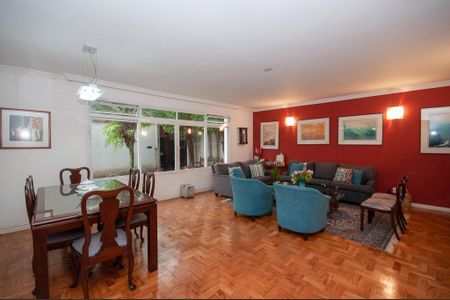Casa à venda com 8 quartos, 270m² em Vila Ipojuca, São Paulo