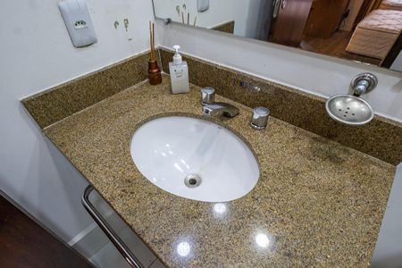 Banheiro de kitnet/studio para alugar com 1 quarto, 27m² em Jardim Paulista, São Paulo