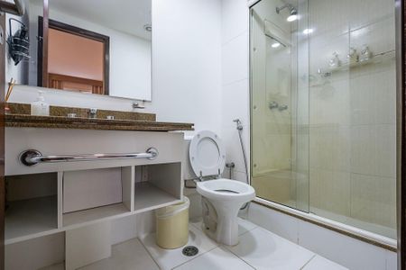 Banheiro de kitnet/studio para alugar com 1 quarto, 27m² em Jardim Paulista, São Paulo