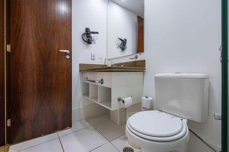Banheiro de kitnet/studio para alugar com 1 quarto, 27m² em Jardim Paulista, São Paulo