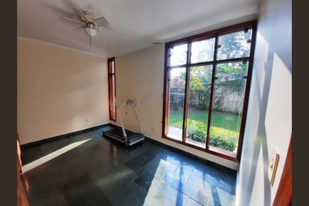 Casa à venda com 4 quartos, 300m² em Jardim Morumbi, São Paulo