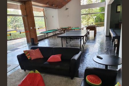 Casa à venda com 4 quartos, 300m² em Jardim Morumbi, São Paulo