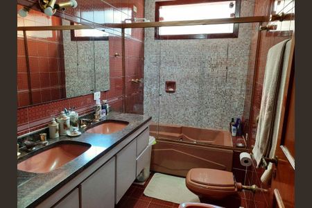 Casa à venda com 4 quartos, 300m² em Jardim Morumbi, São Paulo