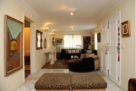 Casa à venda com 5 quartos, 350m² em Jardim Morumbi, São Paulo
