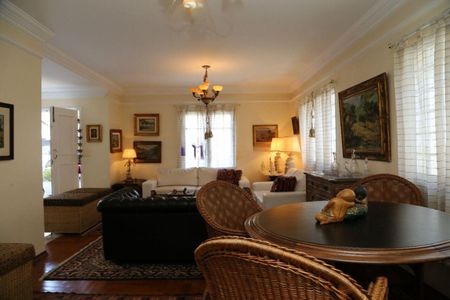 Casa à venda com 5 quartos, 350m² em Jardim Morumbi, São Paulo