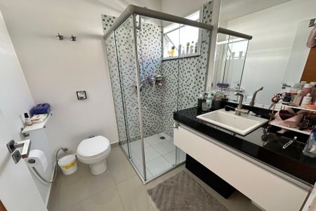 Casa à venda com 278m², 4 quartos e 6 vagas
