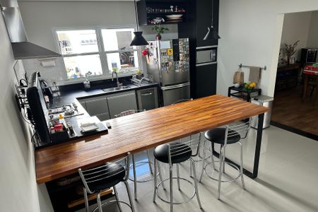 Casa à venda com 278m², 4 quartos e 6 vagas