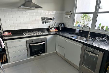 Casa à venda com 278m², 4 quartos e 6 vagas