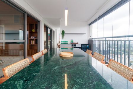 Apartamento para alugar com 210m², 2 quartos e 2 vagasPiso 2 - Sala - Varanda