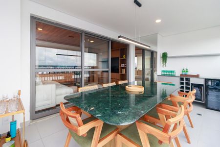 Apartamento para alugar com 210m², 2 quartos e 2 vagasPiso 2 - Sala - Varanda