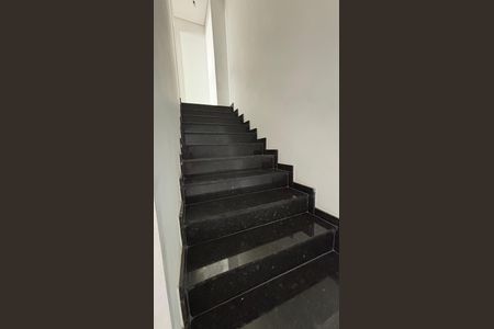 Apartamento à venda com 124m², 2 quartos e 1 vagaEscada