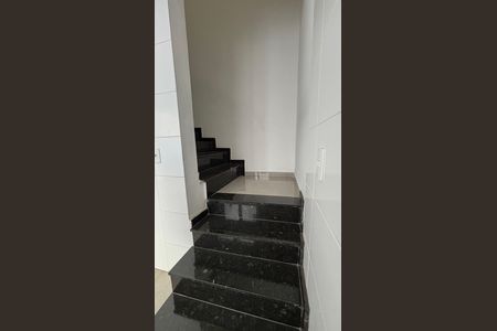 Apartamento à venda com 124m², 2 quartos e 1 vagaEscada