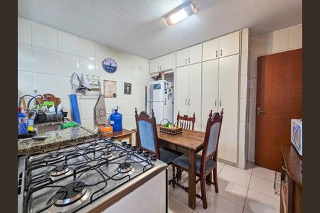 Casa para alugar com 240m², 5 quartos e 2 vagas Casa para alugar com 240m², 5 quartos e 2 vagasCozinha