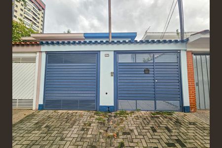 Casa para alugar com 240m², 5 quartos e 2 vagas Casa para alugar com 240m², 5 quartos e 2 vagasFachada