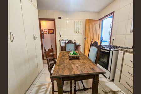 Casa para alugar com 240m², 5 quartos e 2 vagas Casa para alugar com 240m², 5 quartos e 2 vagasCozinha
