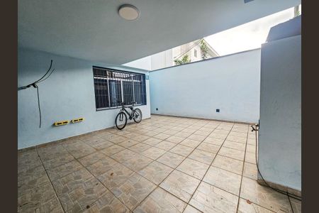 Casa para alugar com 240m², 5 quartos e 2 vagas Casa para alugar com 240m², 5 quartos e 2 vagasGaragem