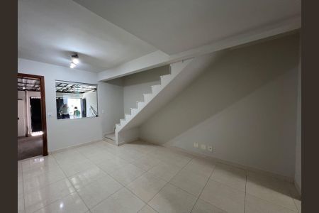 Casa para alugar com 2 quartos, 90m² em Santa Terezinha, Belo Horizonte