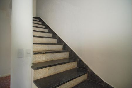 Casa para alugar com 130m², 3 quartos e 1 vagaEscada - Acesso Piso 2