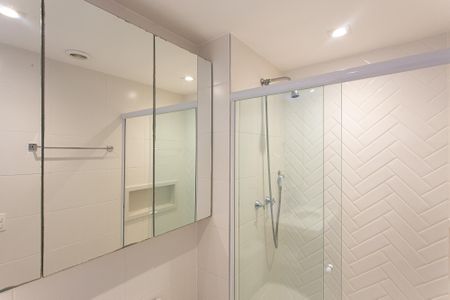 Apartamento à venda com 68m², 2 quartos e 2 vagas Apartamento à venda com 68m², 2 quartos e 2 vagasBanheiro da Suíte