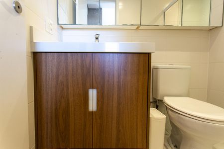 Apartamento à venda com 68m², 2 quartos e 2 vagas Apartamento à venda com 68m², 2 quartos e 2 vagasBanheiro da Suíte