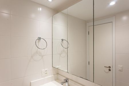 Apartamento à venda com 68m², 2 quartos e 2 vagas Apartamento à venda com 68m², 2 quartos e 2 vagasBanheiro da Suíte