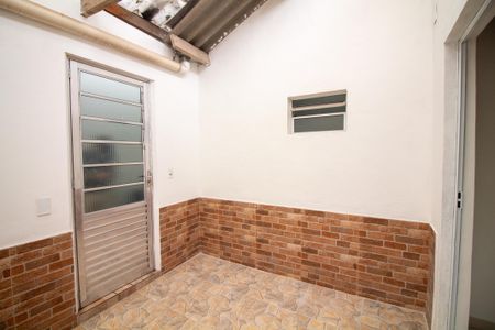 Casa para alugar com 74m², 2 quartos e sem vagaQuintal