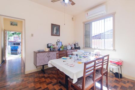 Sala de casa à venda com 2 quartos, 85m² em Medianeira, Porto Alegre