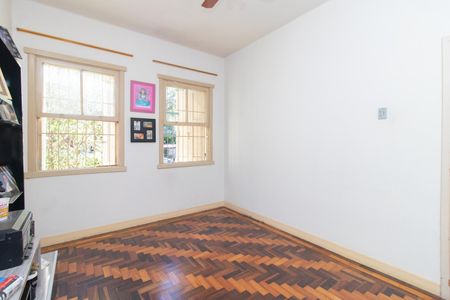 Sala de casa à venda com 2 quartos, 85m² em Medianeira, Porto Alegre