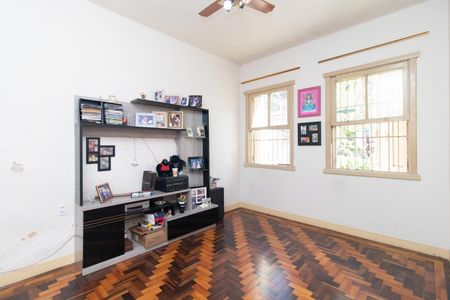 Sala de casa à venda com 2 quartos, 85m² em Medianeira, Porto Alegre