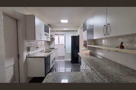 Apartamento para alugar com 150m², 3 quartos e 3 vagas Apartamento para alugar com 150m², 3 quartos e 3 vagasCozinha