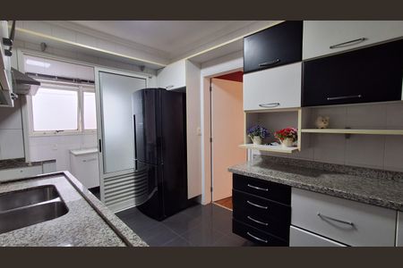 Apartamento para alugar com 150m², 3 quartos e 3 vagas Apartamento para alugar com 150m², 3 quartos e 3 vagasCozinha