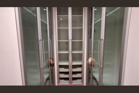 Apartamento para alugar com 150m², 3 quartos e 3 vagas Apartamento para alugar com 150m², 3 quartos e 3 vagasCloset