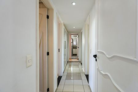 Corredor de apartamento para alugar com 4 quartos, 130m² em Vila Andrade, São Paulo