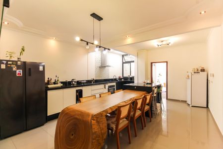 Sala/Cozinha de casa à venda com 4 quartos, 200m² em Vila Bertioga, São Paulo