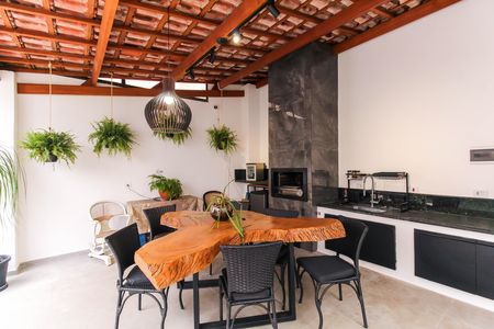 Casa à venda com 200m², 4 quartos e 2 vagas Casa à venda com 200m², 4 quartos e 2 vagasChurrasqueira