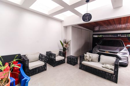 Casa à venda com 200m², 4 quartos e 2 vagas Casa à venda com 200m², 4 quartos e 2 vagasÁrea externa