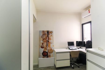 Casa à venda com 200m², 4 quartos e 2 vagas Casa à venda com 200m², 4 quartos e 2 vagasQuarto 3 - Suíte