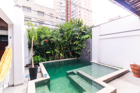 Casa à venda com 200m², 4 quartos e 2 vagas Casa à venda com 200m², 4 quartos e 2 vagasPiscina