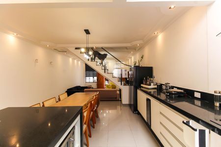 Casa à venda com 200m², 4 quartos e 2 vagas Casa à venda com 200m², 4 quartos e 2 vagasSala/Cozinha