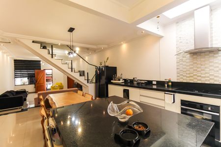 Casa à venda com 200m², 4 quartos e 2 vagas Casa à venda com 200m², 4 quartos e 2 vagasSala/Cozinha