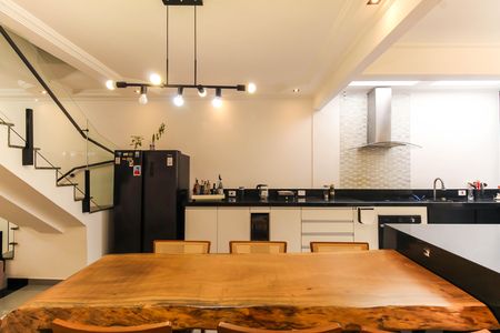 Casa à venda com 200m², 4 quartos e 2 vagas Casa à venda com 200m², 4 quartos e 2 vagasSala/Cozinha