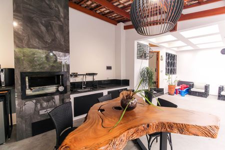 Casa à venda com 200m², 4 quartos e 2 vagas Casa à venda com 200m², 4 quartos e 2 vagasChurrasqueira