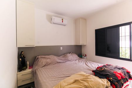 Casa à venda com 200m², 4 quartos e 2 vagas Casa à venda com 200m², 4 quartos e 2 vagasQuarto 2 - Suíte