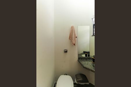 Casa à venda com 200m², 4 quartos e 2 vagas Casa à venda com 200m², 4 quartos e 2 vagasLavabo