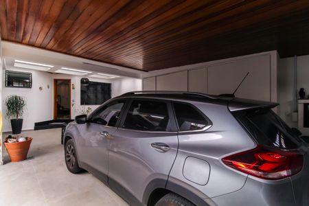 Casa à venda com 200m², 4 quartos e 2 vagas Casa à venda com 200m², 4 quartos e 2 vagasGaragem